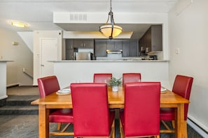 Dining - Ground-Floor Cachet Crossing, Steps to BM Village! (The Blue Mountains)