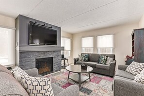 TV, fireplace