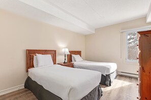 3 bedrooms, desk, free WiFi, bed sheets