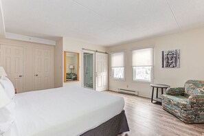 3 bedrooms, desk, free WiFi, bed sheets