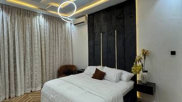 2 bedrooms, iron/ironing board, WiFi, bed sheets