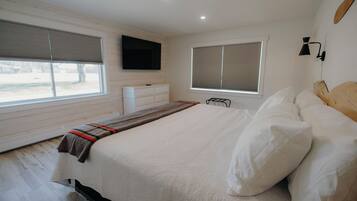 Suite | Free WiFi, bed sheets