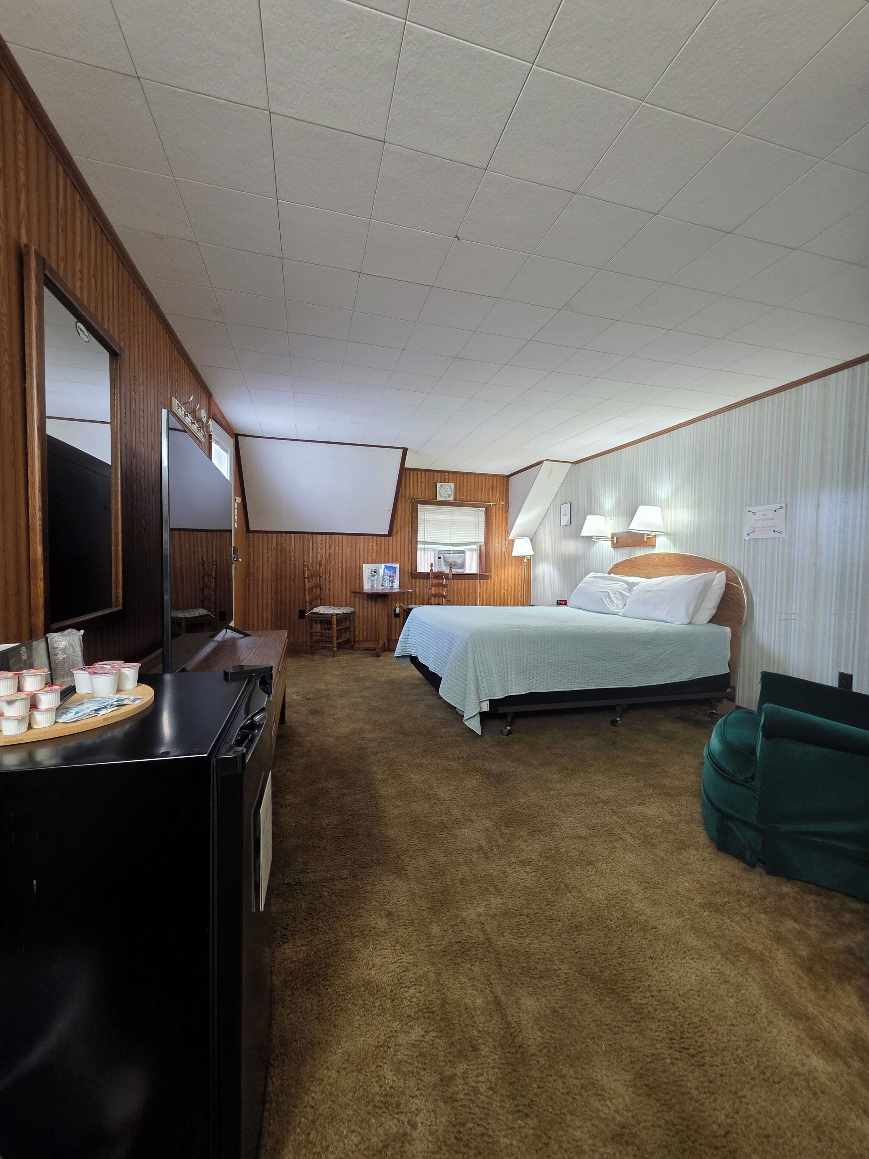 Economy Single Room | Free WiFi, bed sheets