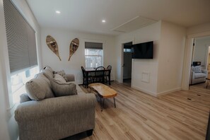 Suite | Free WiFi, bed sheets