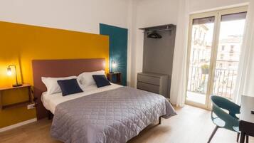 舒適客房, 陽台, 部分海景 | 書桌、遮光布/窗簾、免費無線上網、床單