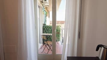 Classic Room, Balcony, City View | Terrace/patio