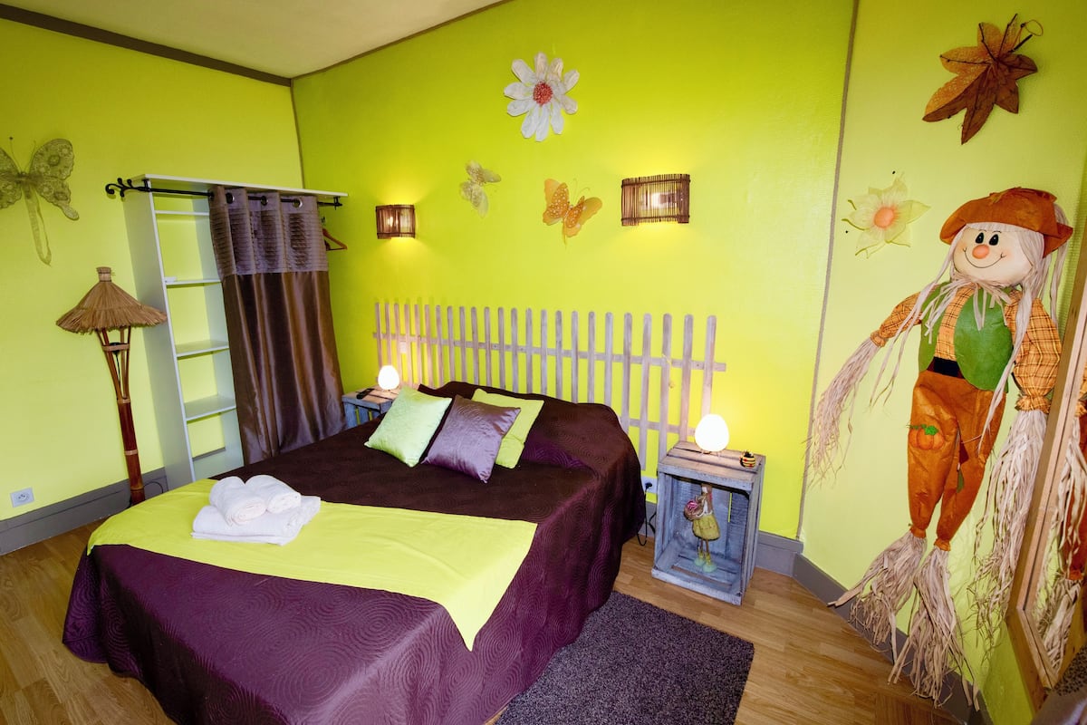 1 bedroom, blackout drapes, iron/ironing board, free WiFi