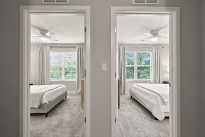 3 bedrooms, iron/ironing board, free WiFi, bed sheets - The Kristen 1st Floor Riverfront Condo with Pool & Gym Access (Tuscaloosa)