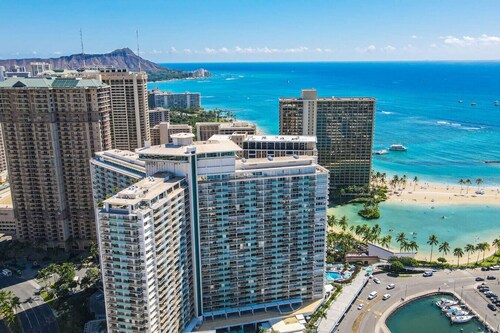 Panoramic Views | Balcony w/ Full Building Access