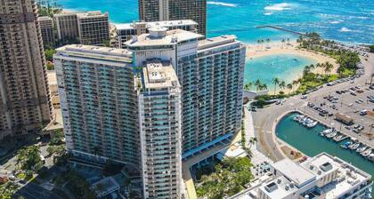 Panoramic Views | Balcony w/ Full Building Access