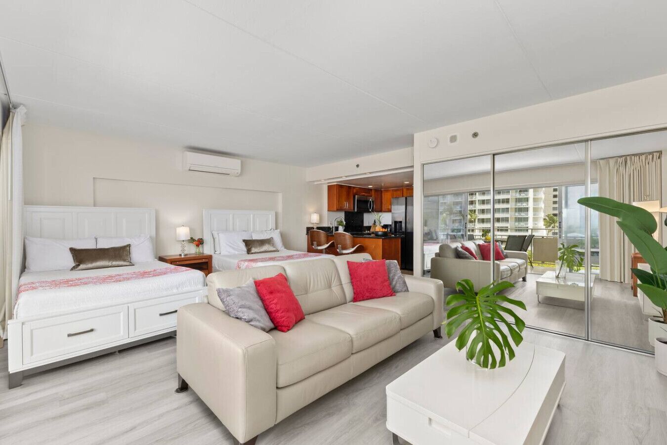 1 bedroom, desk, WiFi