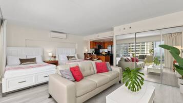 1 bedroom, desk, WiFi