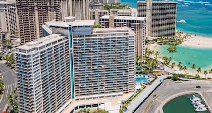 Panoramic Views | Balcony w/ Full Building Access