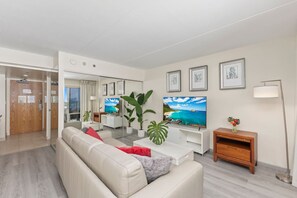 TV - Panoramic Views | Balcony w/ Full Building Access (Honolulu)