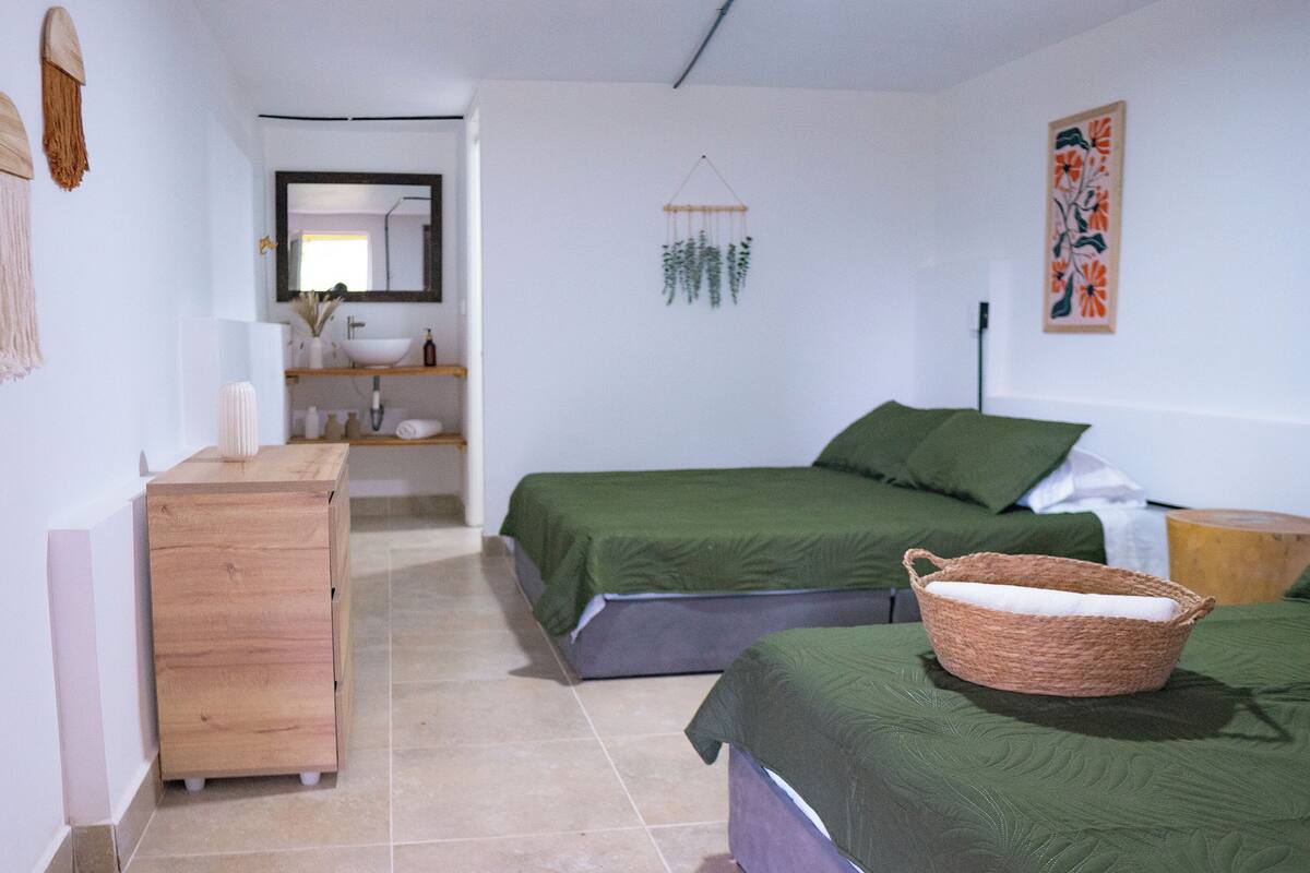 Neljän hengen standard-huone