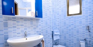 Bruser, bidet, Toiletpapir