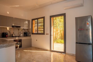 Micro-ondes, four, plaque de cuisson, lave-vaisselle