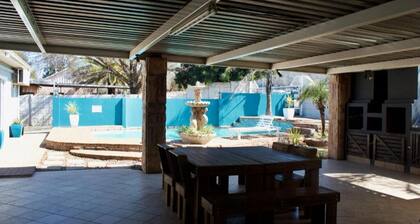 9-bedroom bed & breakfast in fabulous Bloemfontein with WiFi, AC