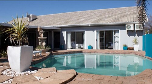 9-bedroom bed & breakfast in fabulous Bloemfontein with WiFi, AC