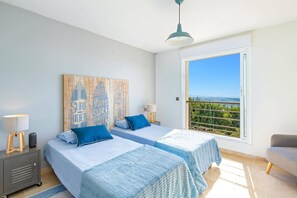 4 bedrooms, desk, iron/ironing board, free WiFi
