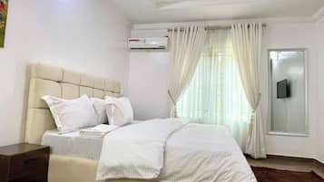 Apartemen Ekonomi, balkon, pemandangan kota | 1 kamar tidur, meja kerja, dan ruang kerja ramah laptop