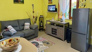 Cabin | Living area - Cozy Beach Villetta in Marina (Santa Maria del Cedro)