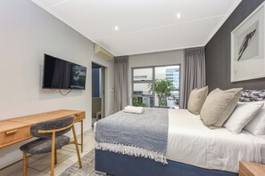 2 bedrooms, in-room safe, iron/ironing board, internet