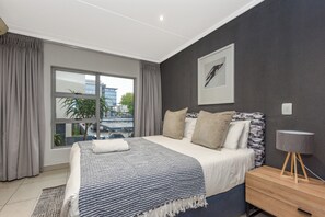 2 Schlafzimmer, Zimmersafe, Bügeleisen/Bügelbrett, Internetzugang