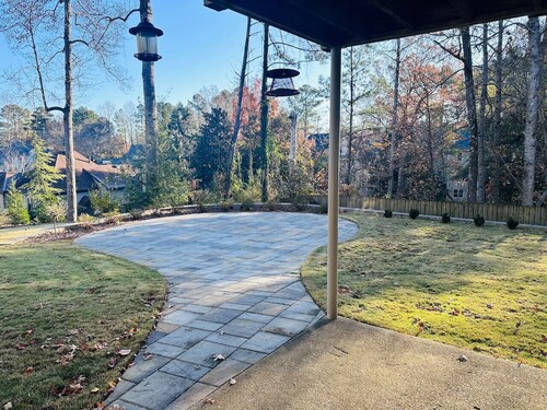 Private, huge walk-out basement, great location