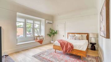 1 bedroom, iron/ironing board, travel crib, WiFi