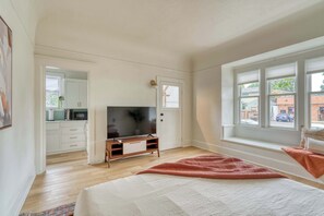 1 bedroom, iron/ironing board, travel cot, WiFi