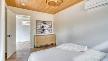 3 habitaciones, tabla de planchar con plancha, cuna de viaje y wifi