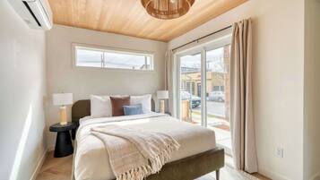 3 bedrooms, iron/ironing board, travel crib, WiFi