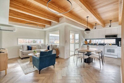 Alberta 3BR - Modern Design w/ large covered deck