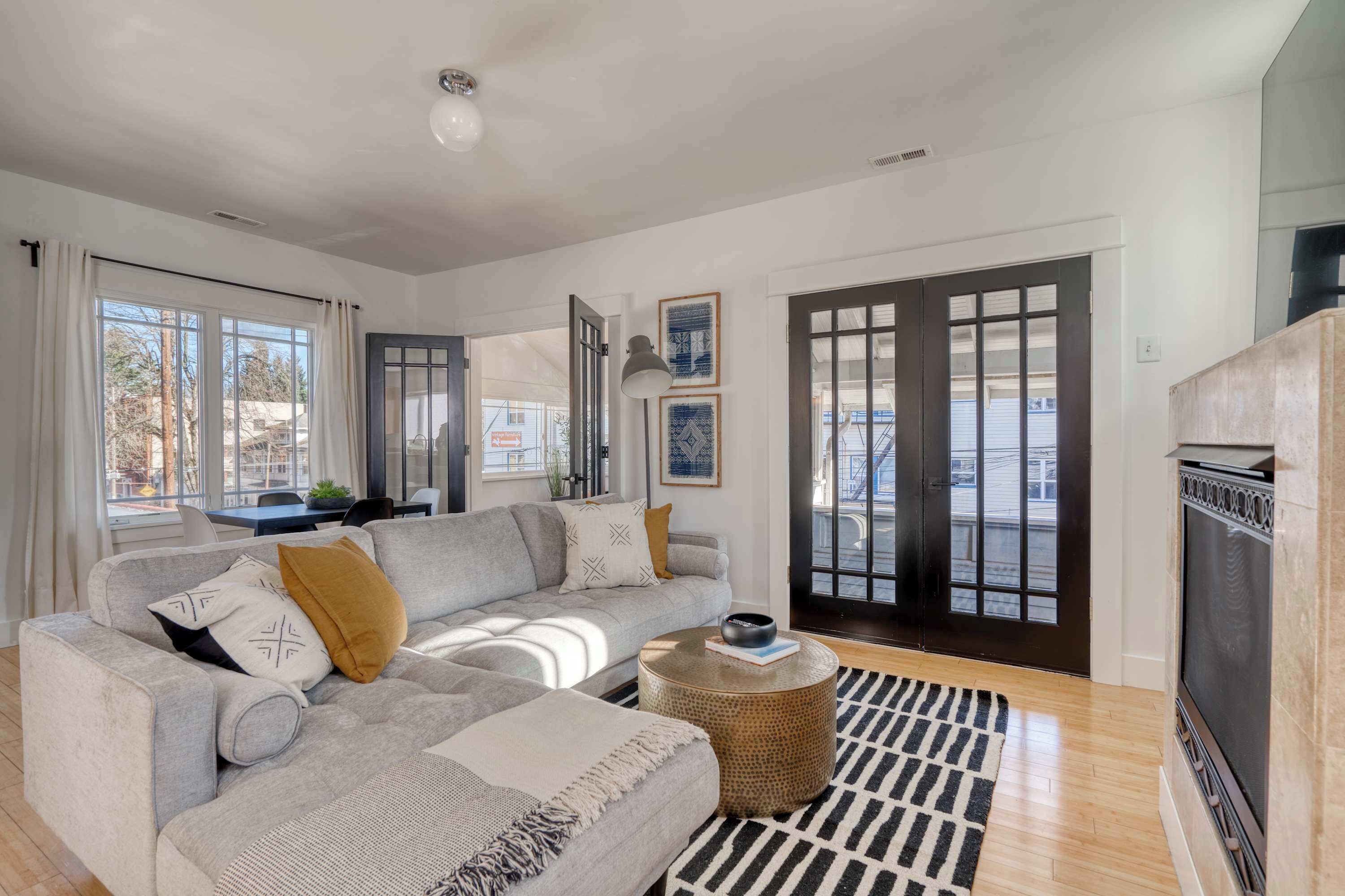 Televisión y oficina 