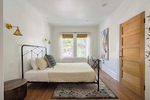 2 bedrooms, iron/ironing board, travel cot, WiFi