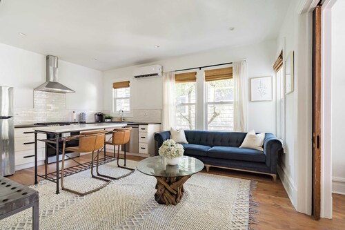 2BR - Trendy NW 23rd - Walk to Cafes & Shops