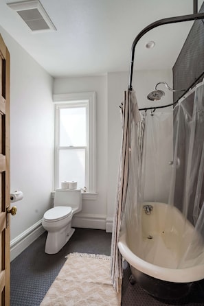 Shower, hair dryer, towels, shampoo