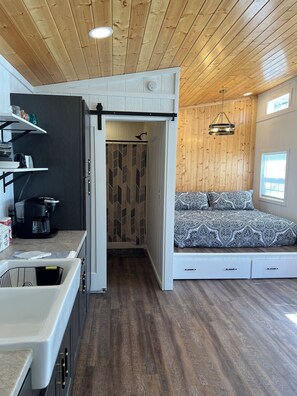 1 bedroom, free WiFi, bed sheets