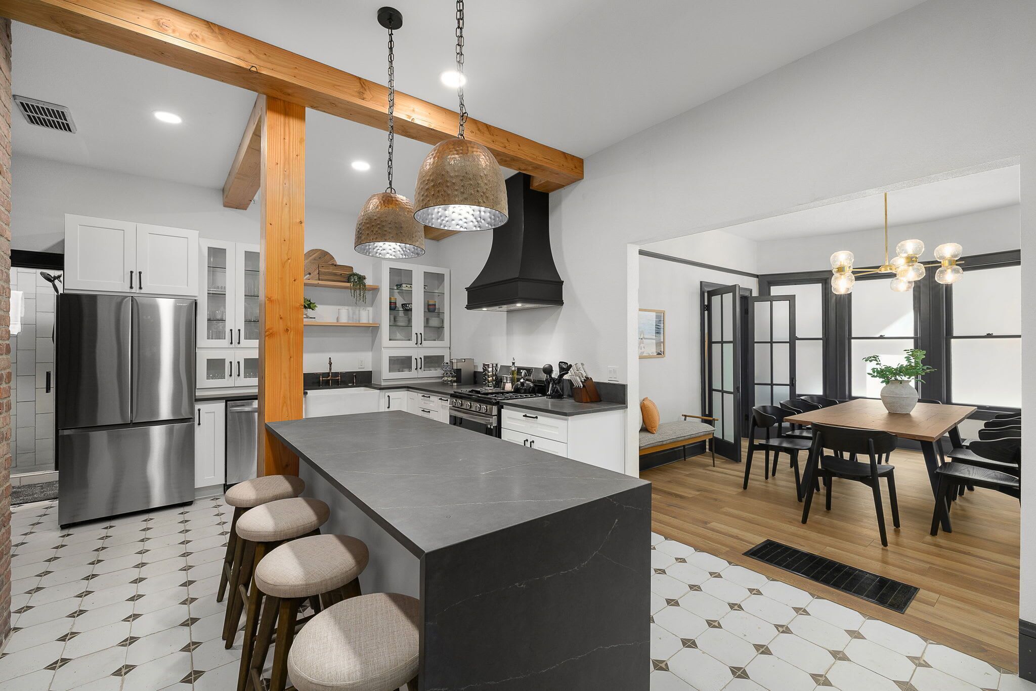 雪櫃、微波爐、焗爐、爐具