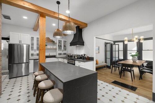 NW 23rd Luxury | Walk to Shops, Cafés & More