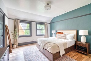 6 bedrooms, iron/ironing board, travel cot, WiFi