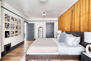 6 bedrooms, iron/ironing board, travel cot, WiFi