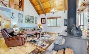 Smart TV, fireplace, DVD player, ping pong