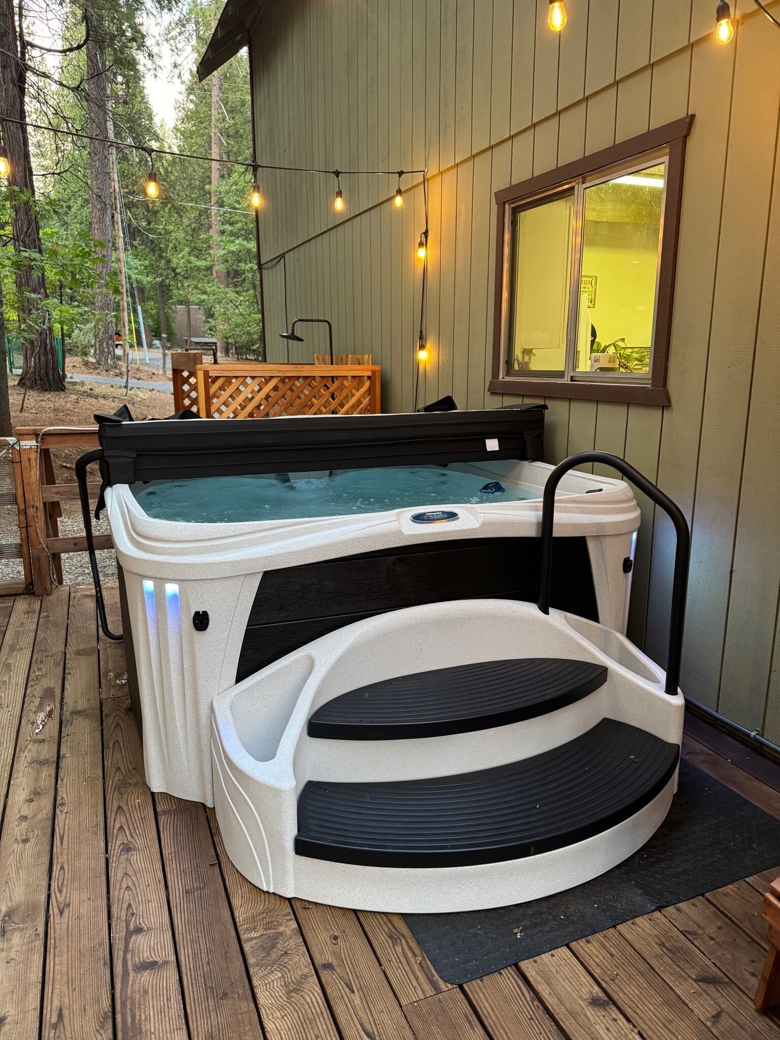 Outdoor spa tub