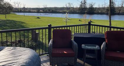 Updated 3 bedroom A-Frame CABIN on the Fox River in Princeton with WiFi, AC