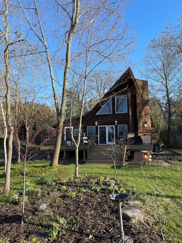 Updated 3 bedroom A-Frame CABIN on the Fox River in Princeton with WiFi, AC
