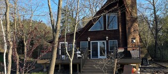 Updated 3 bedroom A-Frame CABIN on the Fox River in Princeton with WiFi, AC