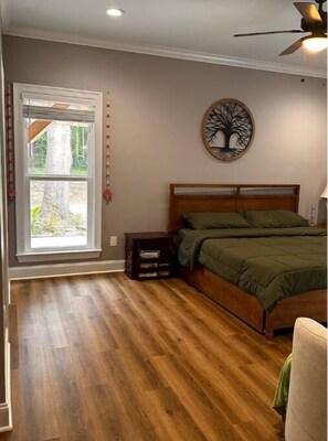 3 bedrooms, in-room safe, desk, WiFi
