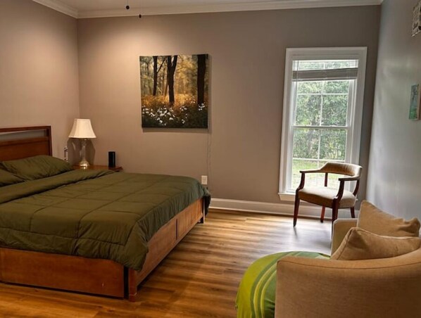 3 bedrooms, in-room safe, desk, WiFi